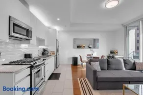 Cozy 1BR w Balcony Gym Lounge Near BOK Center - Image 2
