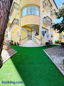 K2 Hotel - Image 2