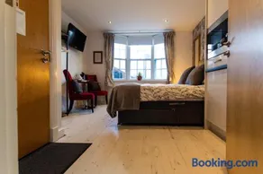 Chester City Studios with River Views and Parking by Rework Accommodation - Image 2
