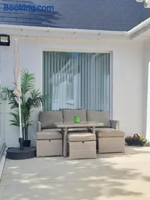 Annie's House with Thermal Health Spa - Image 1