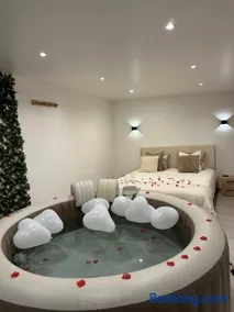F2 jacuzzi moderne et spacieux - Image 3