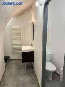 Spacious and cozy apartment - Image 2