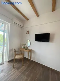 Gennadi Beach Apartments - Image 4