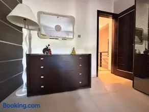 Spacious 1-Bedroom Retreat Cafés, Wine Bars & Old Town at Your Doorstep - Image 4