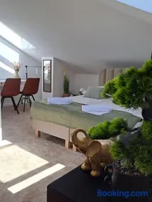 APARTAMENT typu DELUXE na poddaszu z 1 lub 2 łóżkami PARKING - Image 1