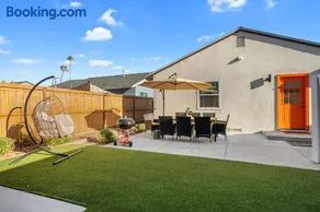 Entire Private Home with 3 King Beds, Gated Yard, 4 Parking, Ranch-Style, Available Now - Image 3
