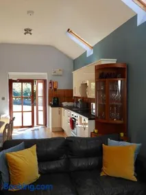 Nature's Oasis: Pet-Friendly Snowdonia Cottage - Image 3