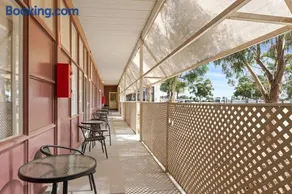 Your Own Pub near Murray - Sleeps 21 - Free Night on the House - Image 3