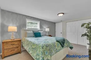 Walk Downtown Parkside City View Beautifully Remodeled - Image 2