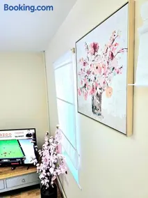 Beautiful Townhouse with Netflix - Image 2