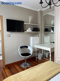 APARTAMENTO NIK en casa chalet con parking y jardin - Image 5