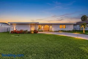 Spacious 3 Bedroom Waterfront Home with Private Backyard and Water Access in Port Charlotte - Image 1