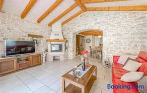 Lovely Home In Pula With Sauna - Image 3