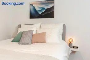Charming Retreat Cozy Family Apartment-20B - Image 1