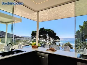 The Pool House - Image 4