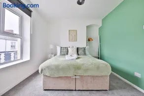 City Escape – Stylish 2-Bed near Cardiff Centre - Image 3