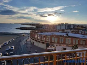 Apt. Tranquilla, splendida vista lungo la spiaggia e il porto - Image 1