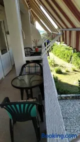 Apartamento con terraza y jardín | Vistas al mar - Image 2