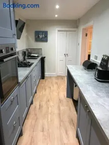 Luxury Refurbished 2 Bedroom Regency Apartment - Image 5