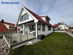 Holiday home in beautiful Kungshamn perfect for two families - Image 1