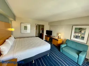 Ala Moana Hotel 31st floor - Image 4