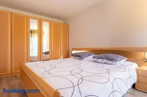 Superbe appartement spacieux avec parking gratuit - Image 2