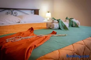 Sunshine Apartments - Image 1