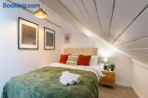 Madison House Converted Church 5 Bed Pontypool - Image 2