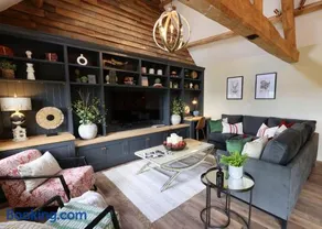 Coach House - Image 2