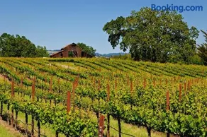 Enchanting Sonoma Wine Country Retreat 3BD2BA - Image 2