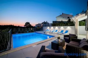 Luxury Villa Future with heated pool - Image 4