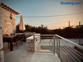 Roza Stone House - Image 2
