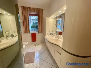 Beautiful villa with garden in Milanówek - Image 4
