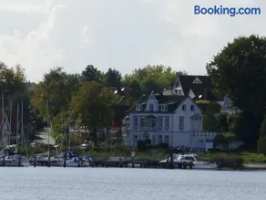 Wohnen am Seglerhafen mit Traveblick im Kontorhaus viele Extras - Image 2