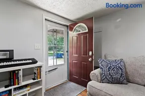 Cozy & Quiet Home Away from Home - 3 Beds 2 Baths - Fully Fenced Yard - Image 2