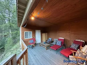 2 Bedroom, 3 Beds River and Mountain Views, Retreat, Private trout creek, Fast WiFi - Image 2