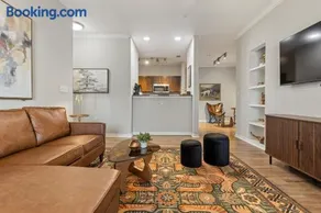 2BR Top-Floor w Pool Balcony PEC 2302 - Image 1