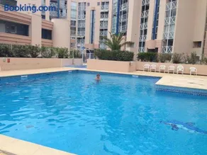 Résidence avec piscine et box, vue sur mer - Image 1