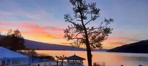 Logement avec terrasse sur lac, tout confort, dans résidence avec PLAGE et PONTON PRIVEE - Image 4