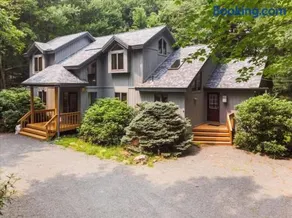 Split Rock Classic Chalet – Game Room & Family Friendly - Image 5