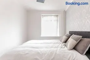Memory Lane - beautifully renovated house close to motorway networks - Image 5