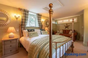 St James Cottage - Luxurious Dorset Escape in Idyllic Milton Abbas - Image 4