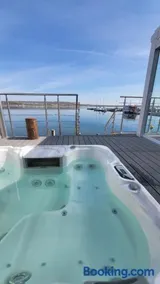 Seehaus Pippa mit Sauna and Whirlpool direkt am See - Image 2