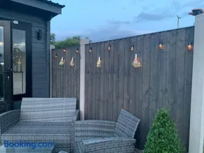 Dolafon farm luxury glamping cabin with hot tub - Image 4