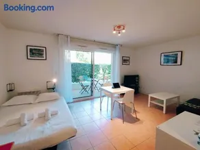 La Baignade de Montaigu, piscine et garage couvert - Image 4