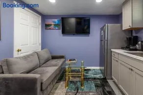 NYC Living Style in Laurel - Image 2