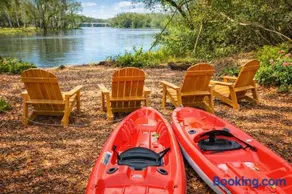 RiverEdge Haven Hot Tub, 5 Beds, Kayaks Near ND - Image 3