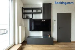 New Designer Apartment with Large Terrace - Image 4