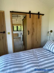 The Oak at Nest and Loaf - Image 3