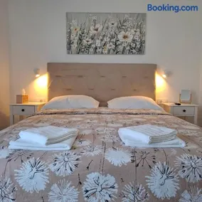 Room Mate - Image 3